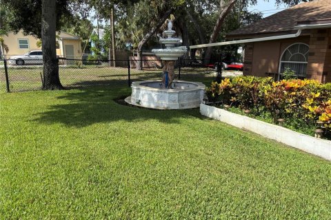 Villa ou maison à vendre à Saint Petersburg, Floride: 4 chambres, 306.67 m2 № 2413950 - photo 2