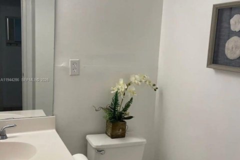 Condominio en venta en Sunny Isles Beach, Florida, 1 dormitorio, 93.37 m2 № 2000715 - foto 11