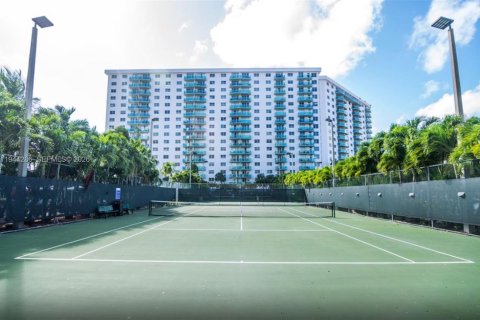 Condominio en venta en Sunny Isles Beach, Florida, 1 dormitorio, 93.37 m2 № 2000715 - foto 19