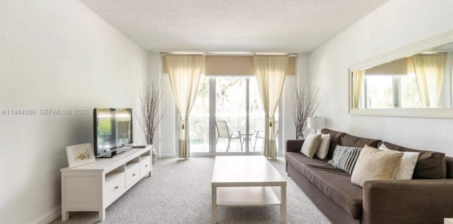 Condominio en Sunny Isles Beach, Florida, 1 dormitorio  № 2000715