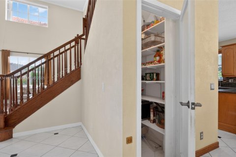 Купить виллу или дом в Уэстон, Флорида 5 спален, 287.53м2, № 1992052 - фото 8