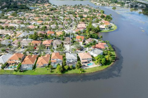 Купить виллу или дом в Уэстон, Флорида 5 спален, 287.53м2, № 1992052 - фото 1