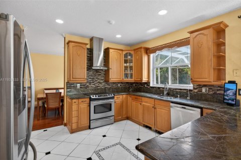 Купить виллу или дом в Уэстон, Флорида 5 спален, 287.53м2, № 1992052 - фото 18