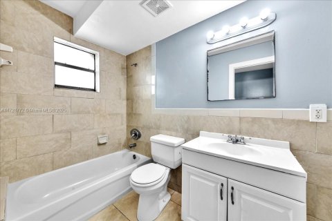 Apartment in Miami, Florida 2 bedrooms № 1763905 - photo 11