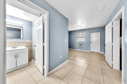 Apartment in Miami, Florida 2 bedrooms № 1763905 - photo 3