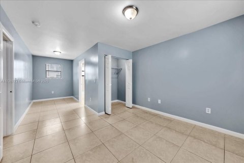 Apartment in Miami, Florida 2 bedrooms № 1763905 - photo 4