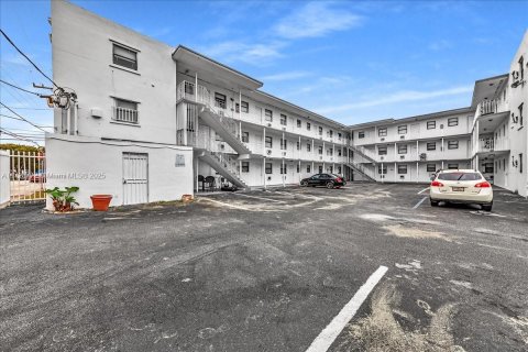 Apartment in Miami, Florida 2 bedrooms № 1763905 - photo 22