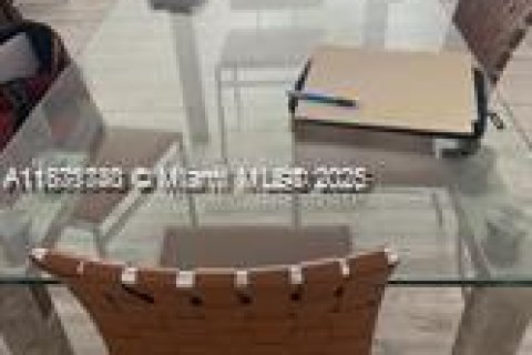 Condo in Hollywood, Florida, 1 bedroom  № 1920125 - photo 6