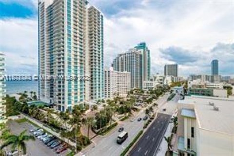Condo in Hollywood, Florida, 1 bedroom  № 1920125 - photo 4
