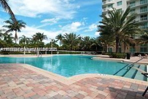 Condo in Hollywood, Florida, 1 bedroom  № 1920125 - photo 9