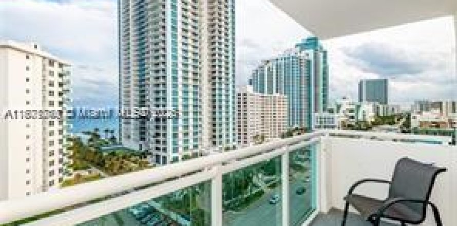 Condo in Hollywood, Florida, 1 bedroom № 1920125