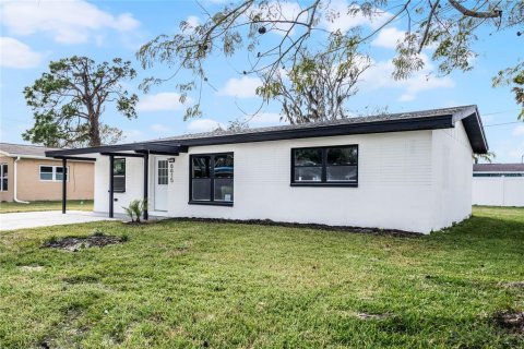 House in New Port Richey, Florida 3 bedrooms, 93.65 sq.m. № 1881250 - photo 2