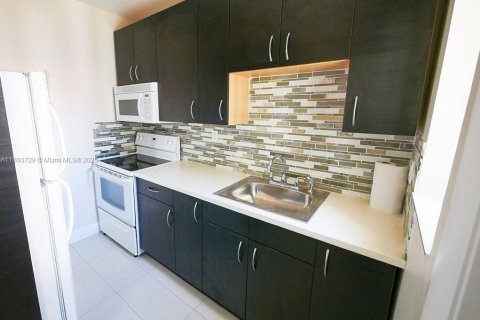 Apartment in Biscayne Park, Florida 2 bedrooms, 78.97 sq.m. № 1953669 - photo 5