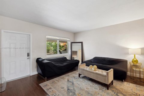 Apartment in Biscayne Park, Florida 2 bedrooms, 78.97 sq.m. № 1953669 - photo 3