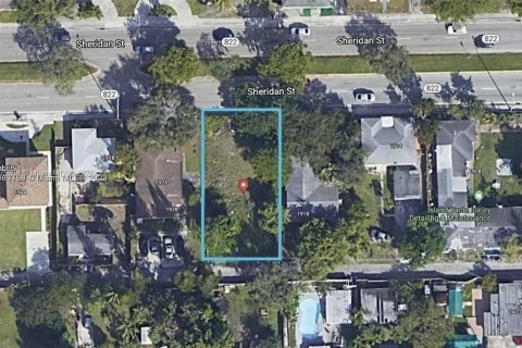 Land in Hollywood, Florida № 1923708 - photo 1