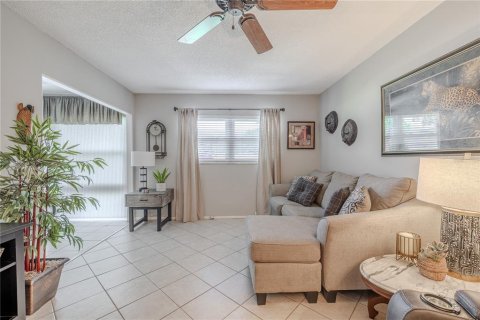Condo in Dunedin, Florida, 1 bedroom  № 1850977 - photo 11