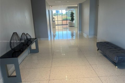Condominio en venta en Aventura, Florida, 2 dormitorios, 105.72 m2 № 2090572 - foto 8