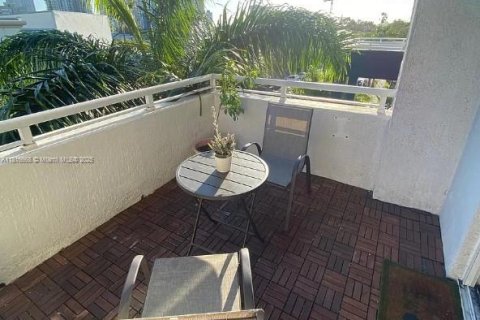 Condominio en venta en Miami, Florida, 1 dormitorio, 66.89 m2 № 1788755 - foto 2