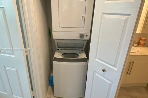 Condominio en venta en Miami, Florida, 1 dormitorio, 66.89 m2 № 1788755 - foto 12