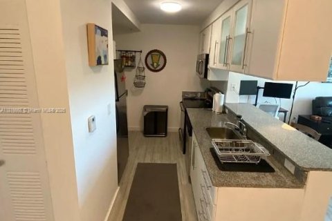 Condominio en venta en Miami, Florida, 1 dormitorio, 66.89 m2 № 1788755 - foto 8