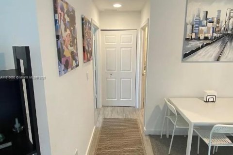 Condominio en venta en Miami, Florida, 1 dormitorio, 66.89 m2 № 1788755 - foto 11