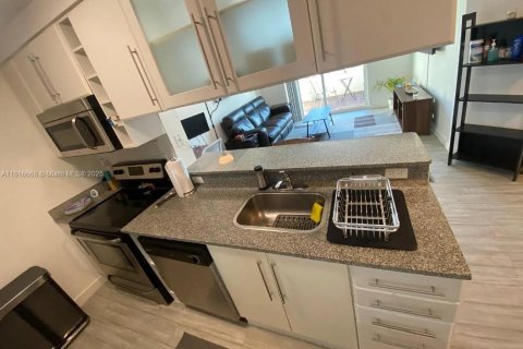 Condominio en venta en Miami, Florida, 1 dormitorio, 66.89 m2 № 1788755 - foto 9