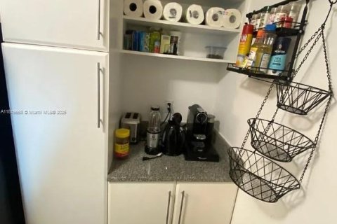 Condominio en venta en Miami, Florida, 1 dormitorio, 66.89 m2 № 1788755 - foto 10