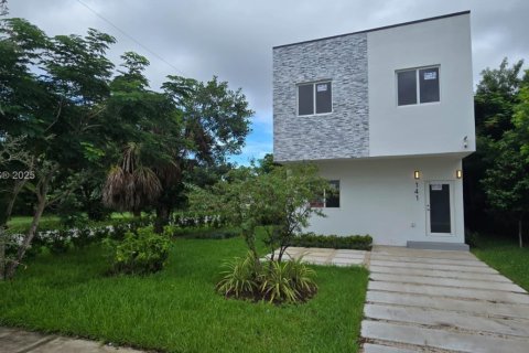 Villa ou maison à Pompano Beach, Floride 3 chambres № 1932374