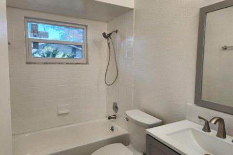 Купить виллу или дом в Кэсселберри, Флорида 8 комнат, 119.57м2, № 2217662 - фото 19