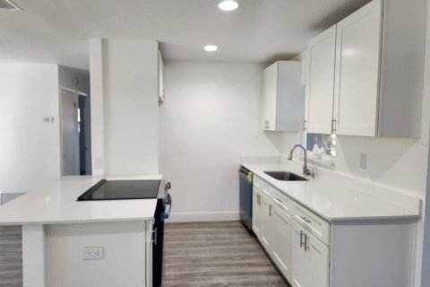 Купить виллу или дом в Кэсселберри, Флорида 8 комнат, 119.57м2, № 2217662 - фото 5