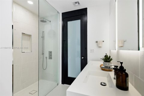 Villa ou maison à louer à Miami, Floride: 4 chambres, 268.12 m2 № 2055834 - photo 18