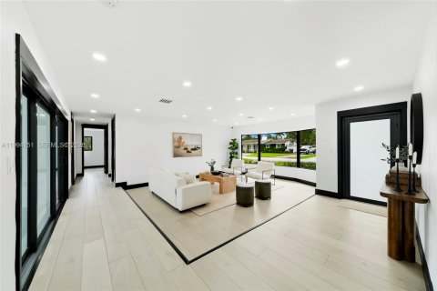 Villa ou maison à louer à Miami, Floride: 4 chambres, 268.12 m2 № 2055834 - photo 13