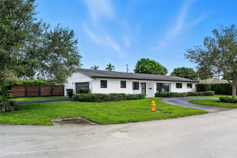 Villa ou maison à louer à Miami, Floride: 4 chambres, 268.12 m2 № 2055834 - photo 7