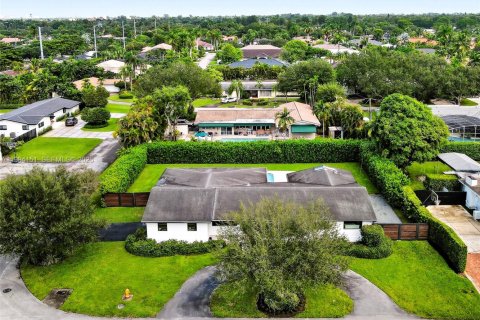 Villa ou maison à louer à Miami, Floride: 4 chambres, 268.12 m2 № 2055834 - photo 2