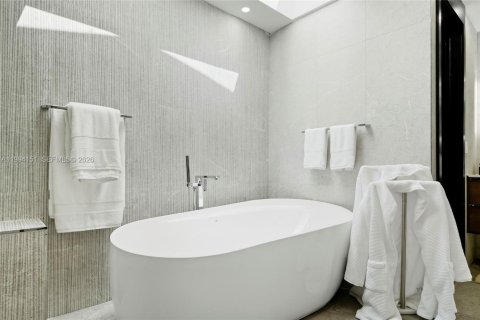 Villa ou maison à louer à Miami, Floride: 4 chambres, 268.12 m2 № 2055834 - photo 24