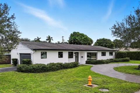 Villa ou maison à louer à Miami, Floride: 4 chambres, 268.12 m2 № 2055834 - photo 3