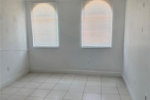 Villa ou maison à vendre à Miami, Floride: 4 chambres, 287.07 m2 № 2331697 - photo 24