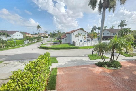 Villa ou maison à vendre à Miami, Floride: 4 chambres, 287.07 m2 № 2331697 - photo 25