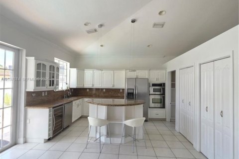Villa ou maison à vendre à Miami, Floride: 4 chambres, 287.07 m2 № 2331697 - photo 10