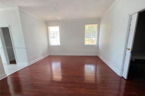 Villa ou maison à vendre à Miami, Floride: 4 chambres, 287.07 m2 № 2331697 - photo 13
