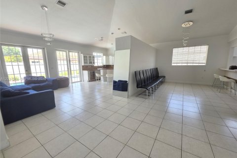 Villa ou maison à vendre à Miami, Floride: 4 chambres, 287.07 m2 № 2331697 - photo 7