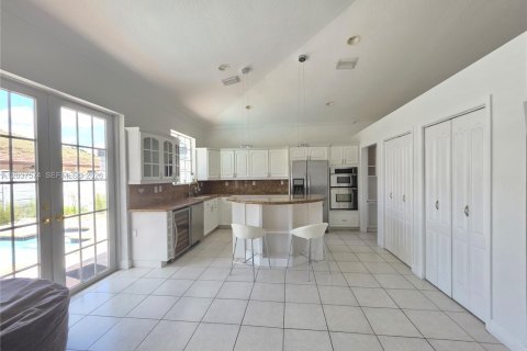 Villa ou maison à vendre à Miami, Floride: 4 chambres, 287.07 m2 № 2331697 - photo 8