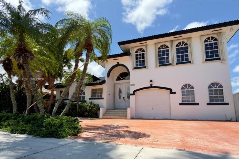 Villa ou maison à vendre à Miami, Floride: 4 chambres, 287.07 m2 № 2331697 - photo 2