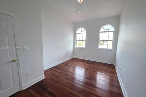 Villa ou maison à vendre à Miami, Floride: 4 chambres, 287.07 m2 № 2331697 - photo 30