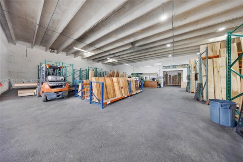 Купить коммерческую недвижимость в Медли, Флорида № 1959193 - фото 30