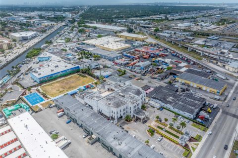 Купить коммерческую недвижимость в Медли, Флорида № 1959193 - фото 7