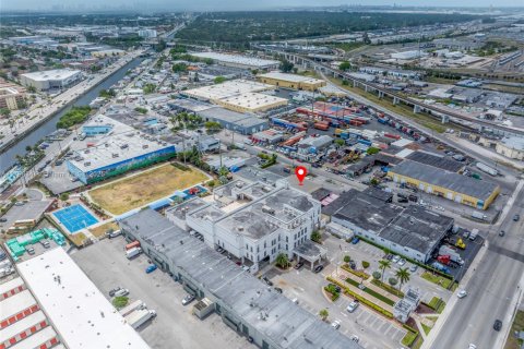 Купить коммерческую недвижимость в Медли, Флорида № 1959193 - фото 8