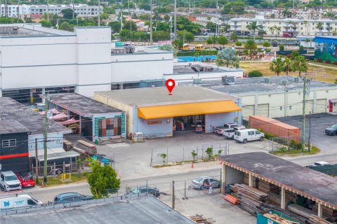 Купить коммерческую недвижимость в Медли, Флорида № 1959193 - фото 6