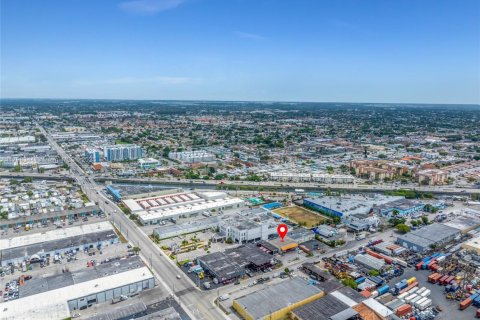 Купить коммерческую недвижимость в Медли, Флорида № 1959193 - фото 17