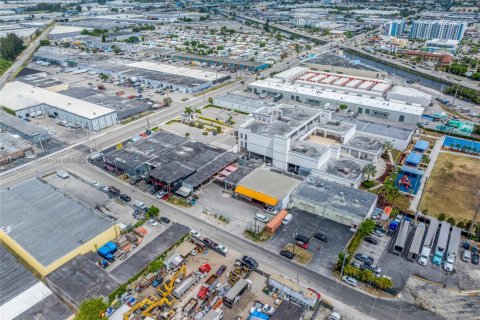 Купить коммерческую недвижимость в Медли, Флорида № 1959193 - фото 12